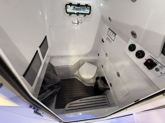 2026 Everglades 285 Center Console - 30