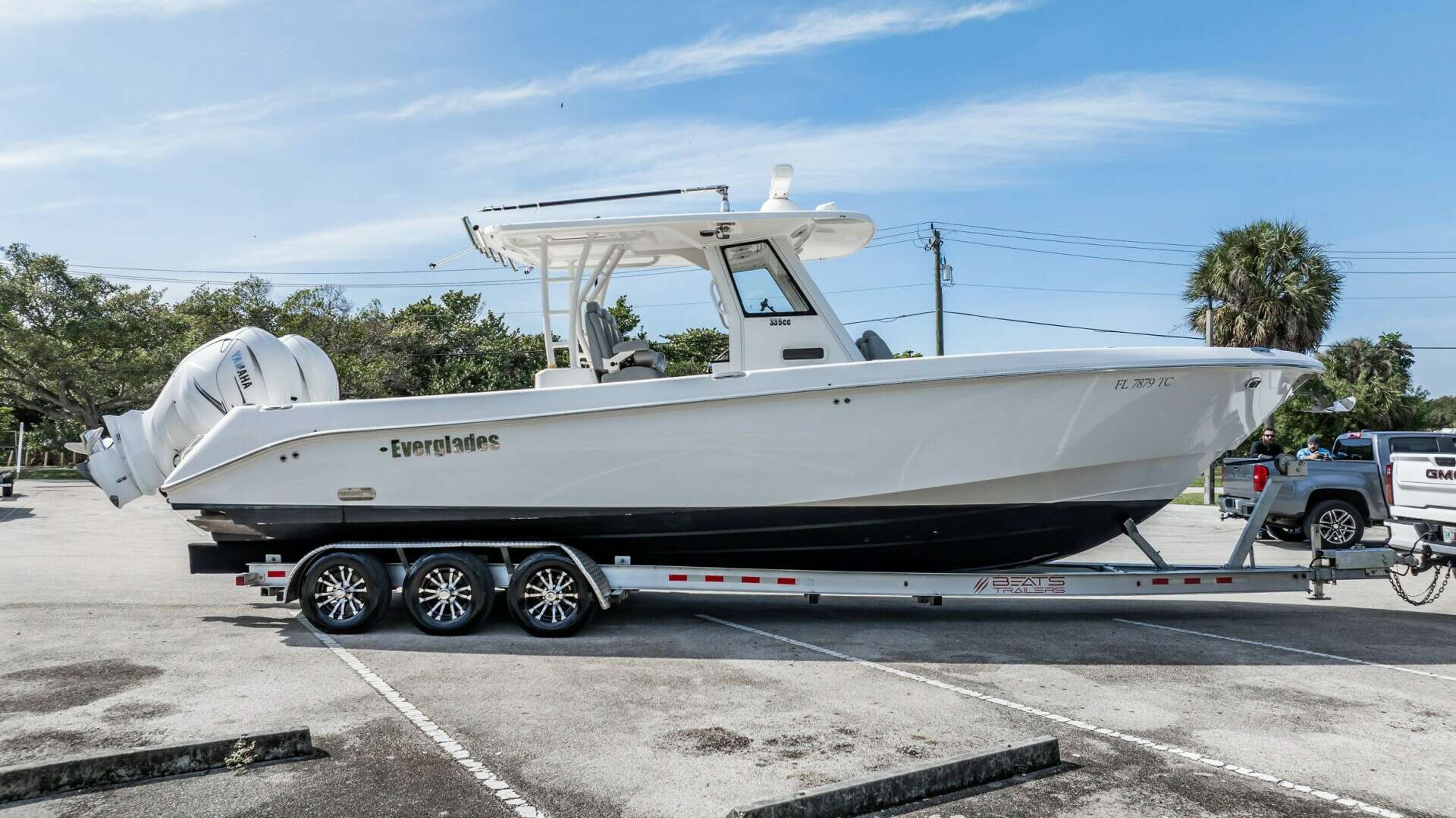 2021 Everglades 335 Center Console - Image 2