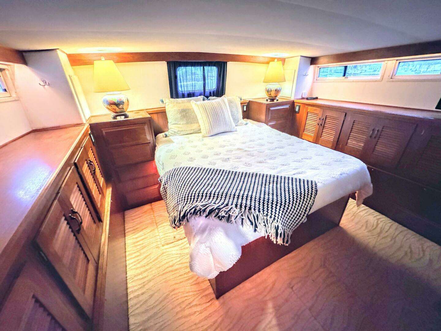 1987 Viking 48 Motor Yacht - Image 54