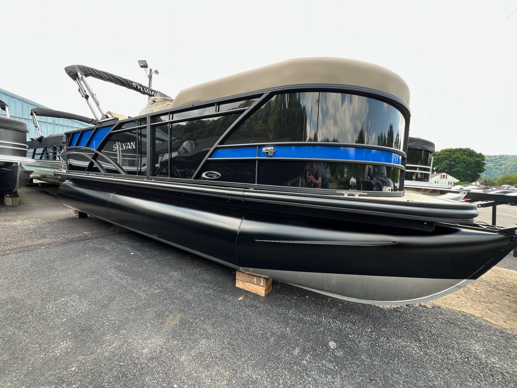 2026 Sylvan Mirage 8520 Cruise - 23