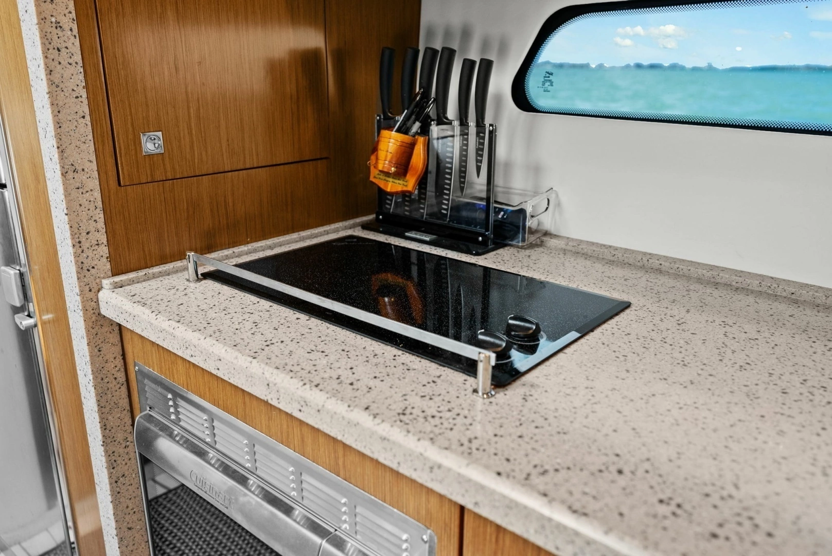 2014 Cruisers Yachts 48 Cantius - Image 27