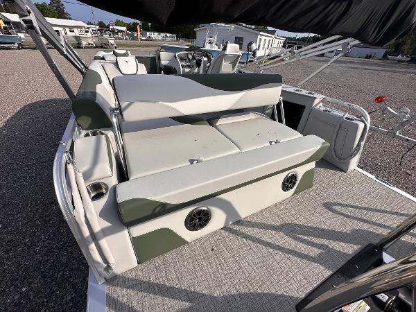 2025 Tahoe Pontoon LTZ Cruise Rear Bench with spacious seating and modern design.