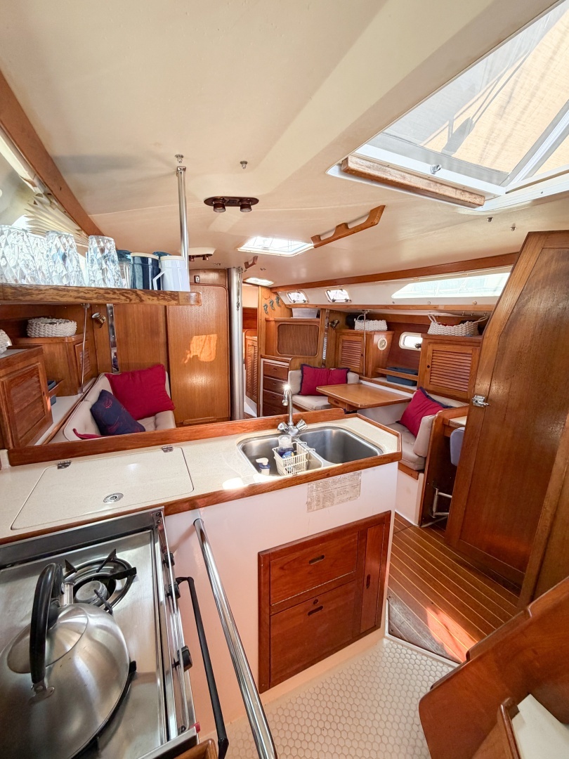 1996 Catalina 36 Mk II - Image 58