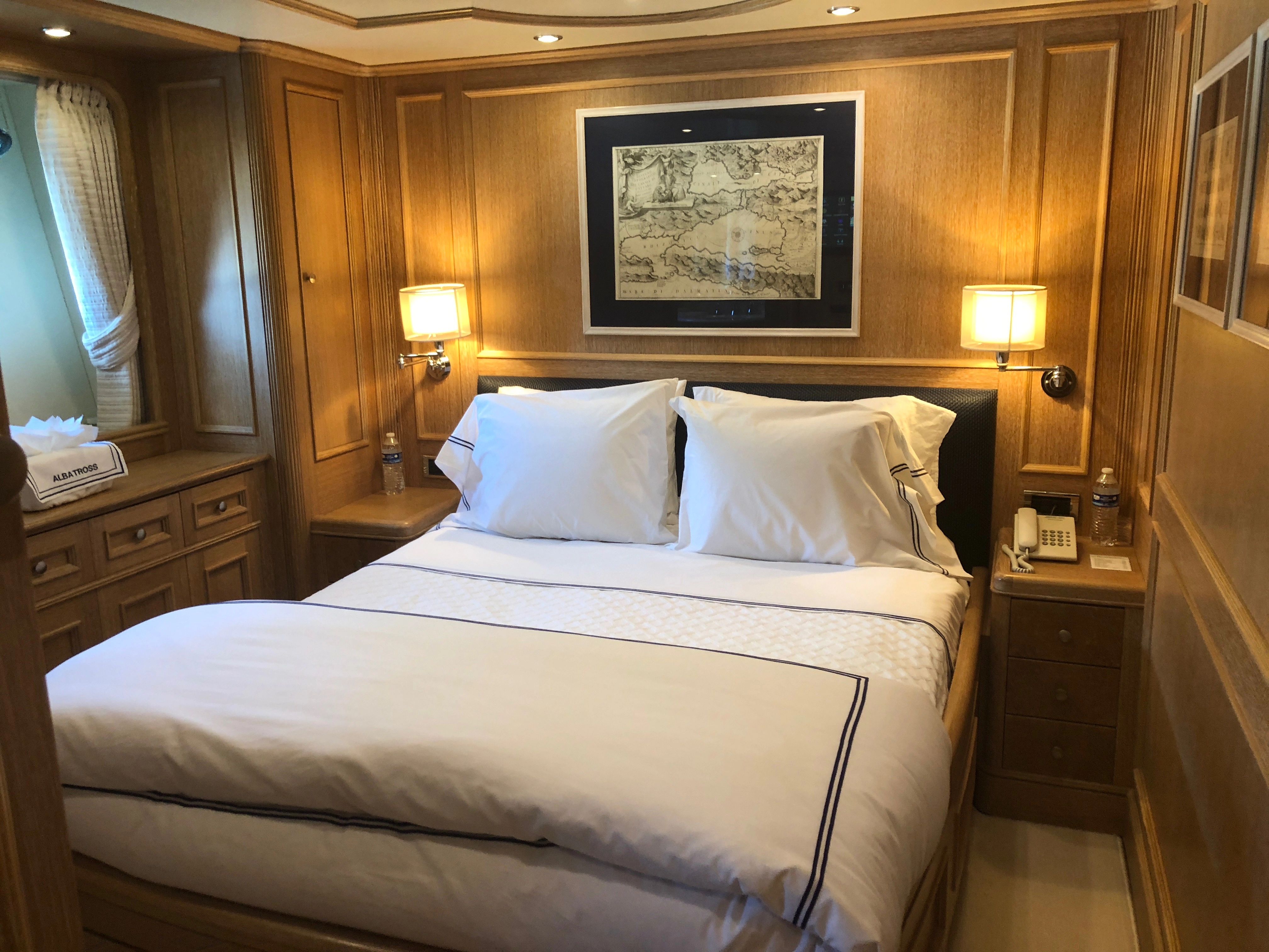 2004 Benetti Cockpit - 17