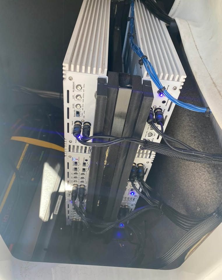 Amplifier setup in a 2016 Cruisers Sport Series 29SS boat.