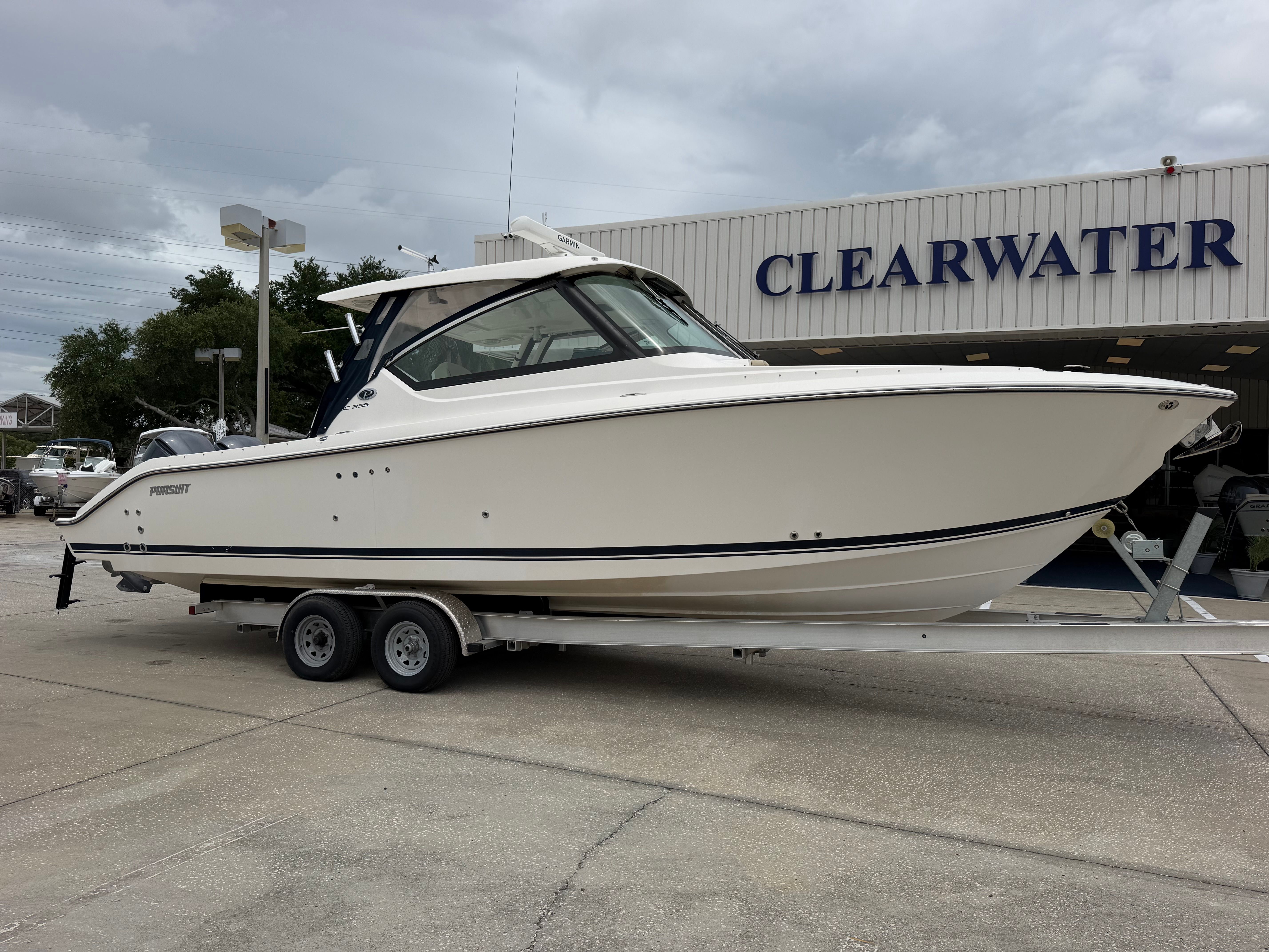 2018 Pursuit DC 295 Dual Console
