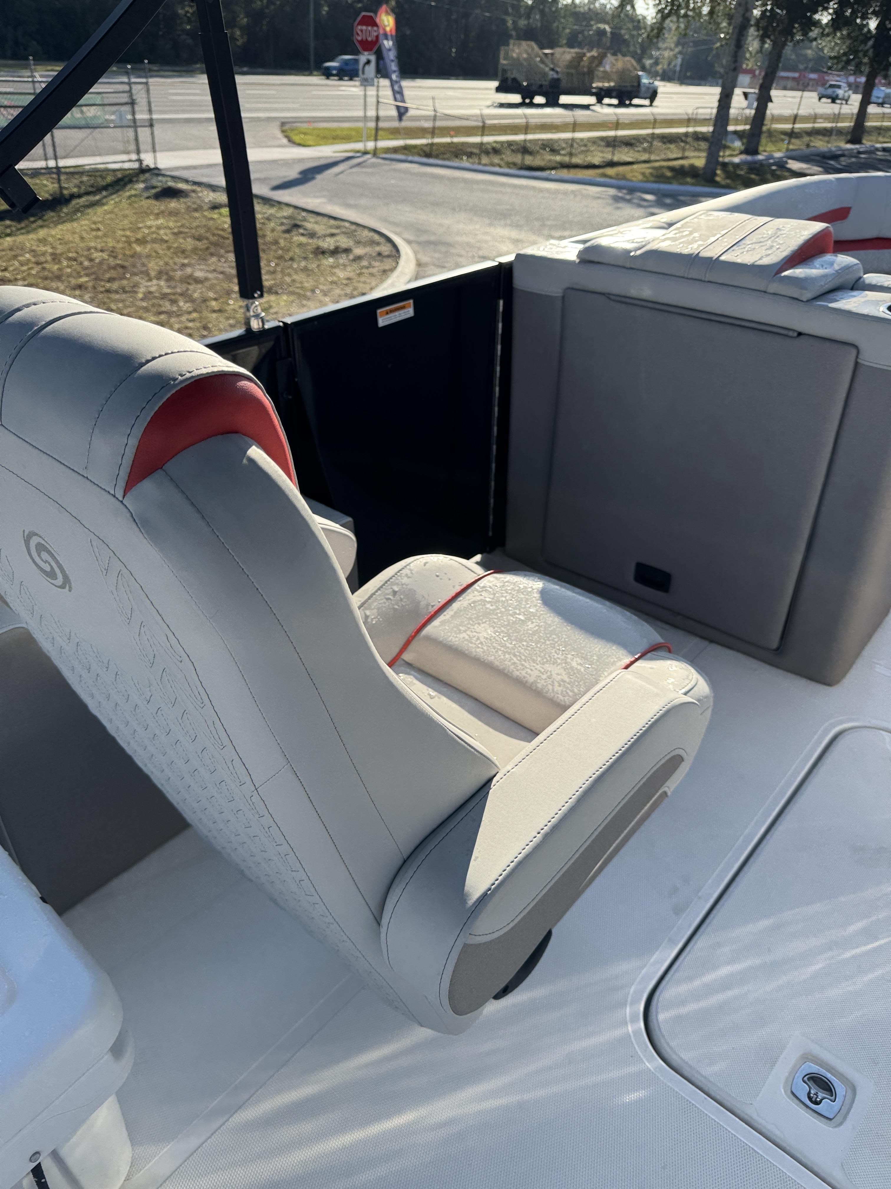 2025 Hurricane FunDeck OB FD 2360 SFL OB - 22