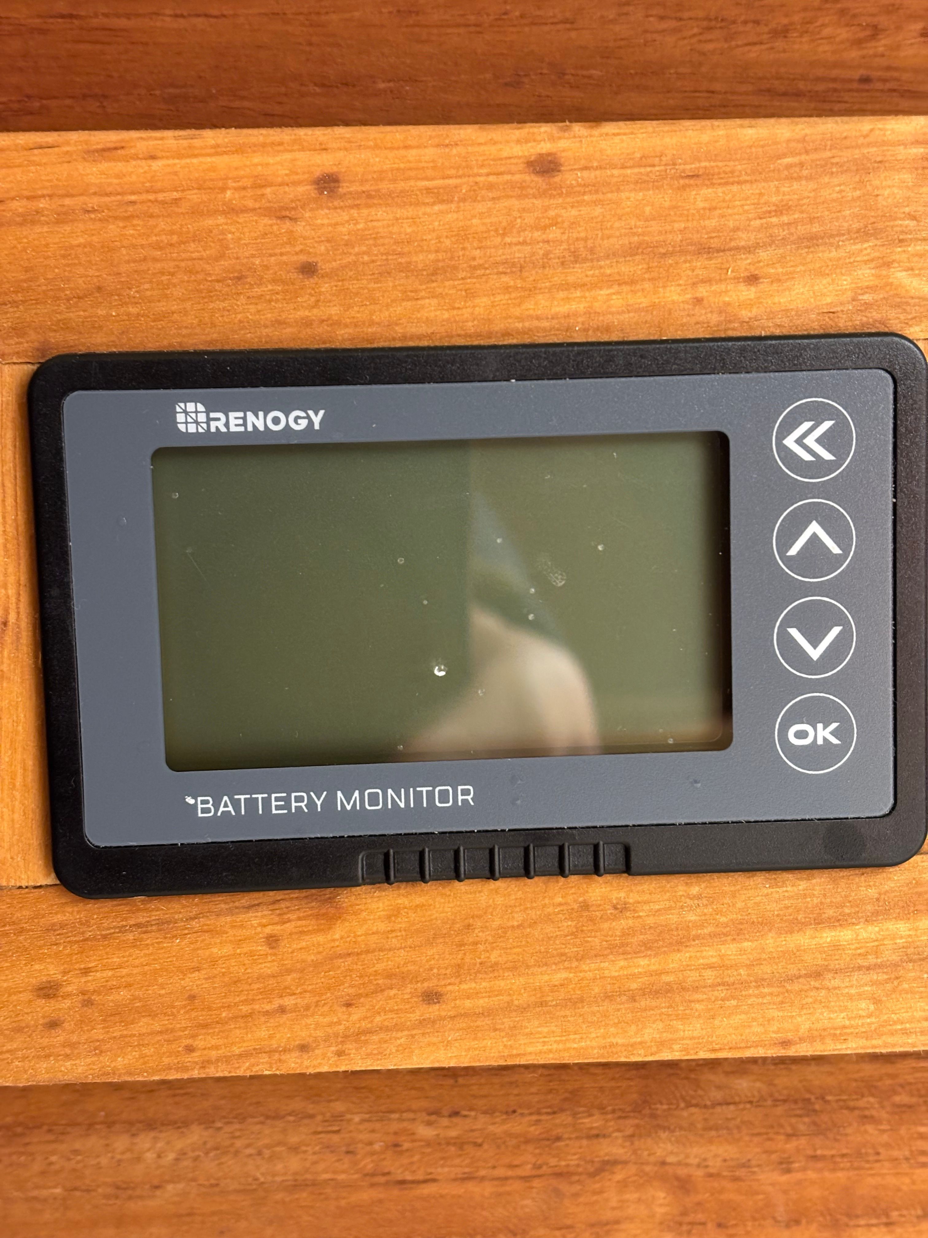 Renogy battery monitor on Cape Dory 26, year 1986.