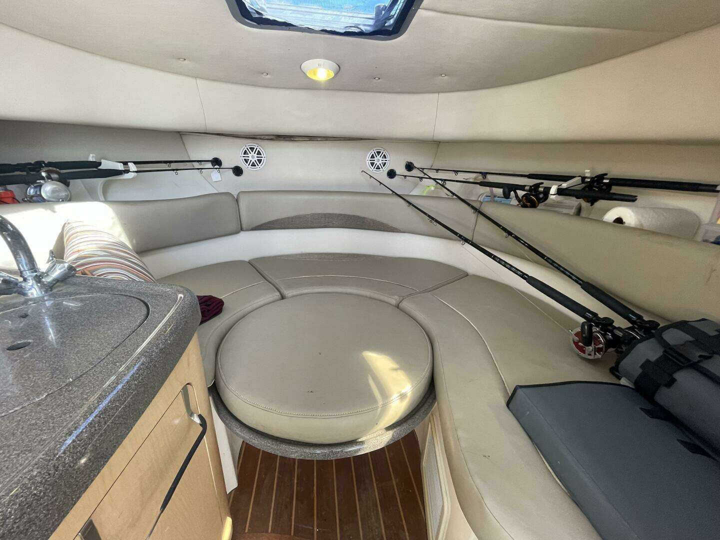 2001 Boston Whaler 285 Conquest - Image 18