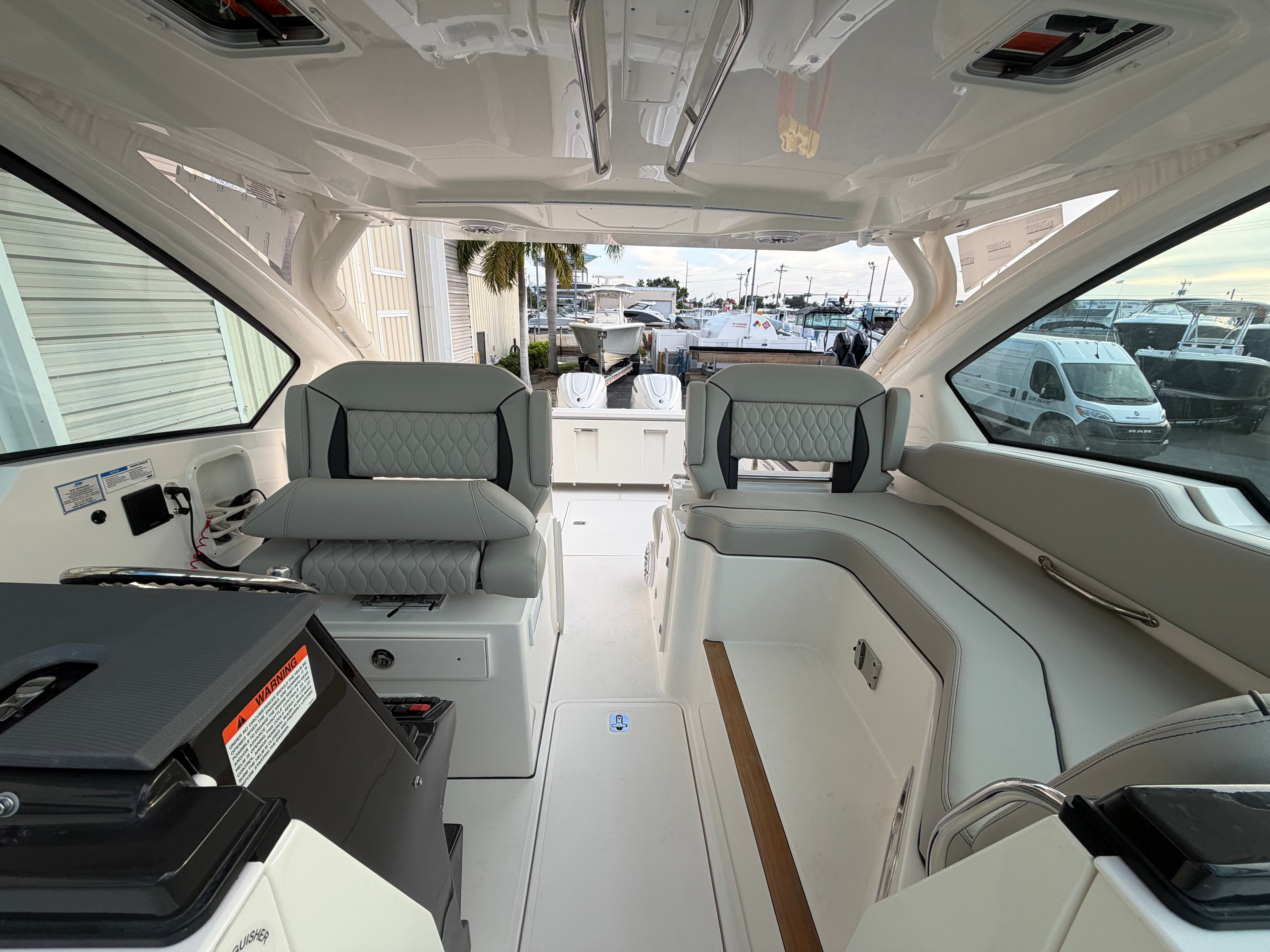 2027 PURSUIT 326 DC - Image 6