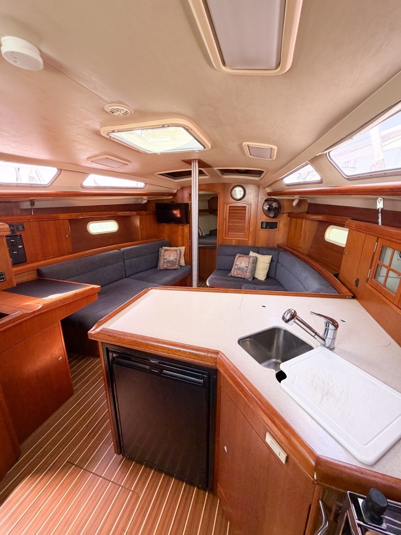 2005 Hunter 36 - Image 54