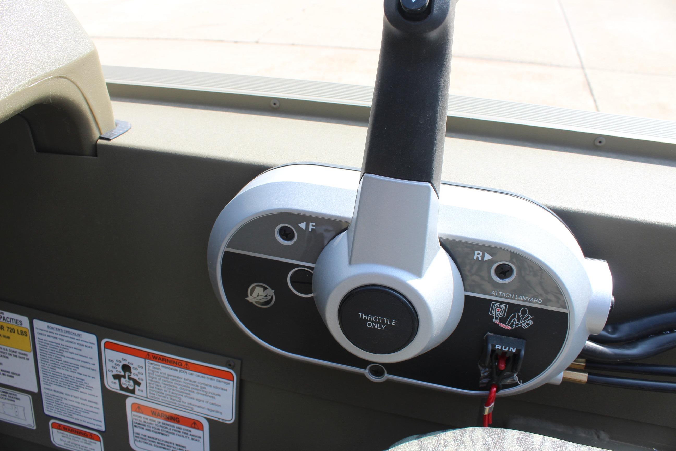 Throttle control panel of 2026 Tracker Grizzly 1754 SC boat.