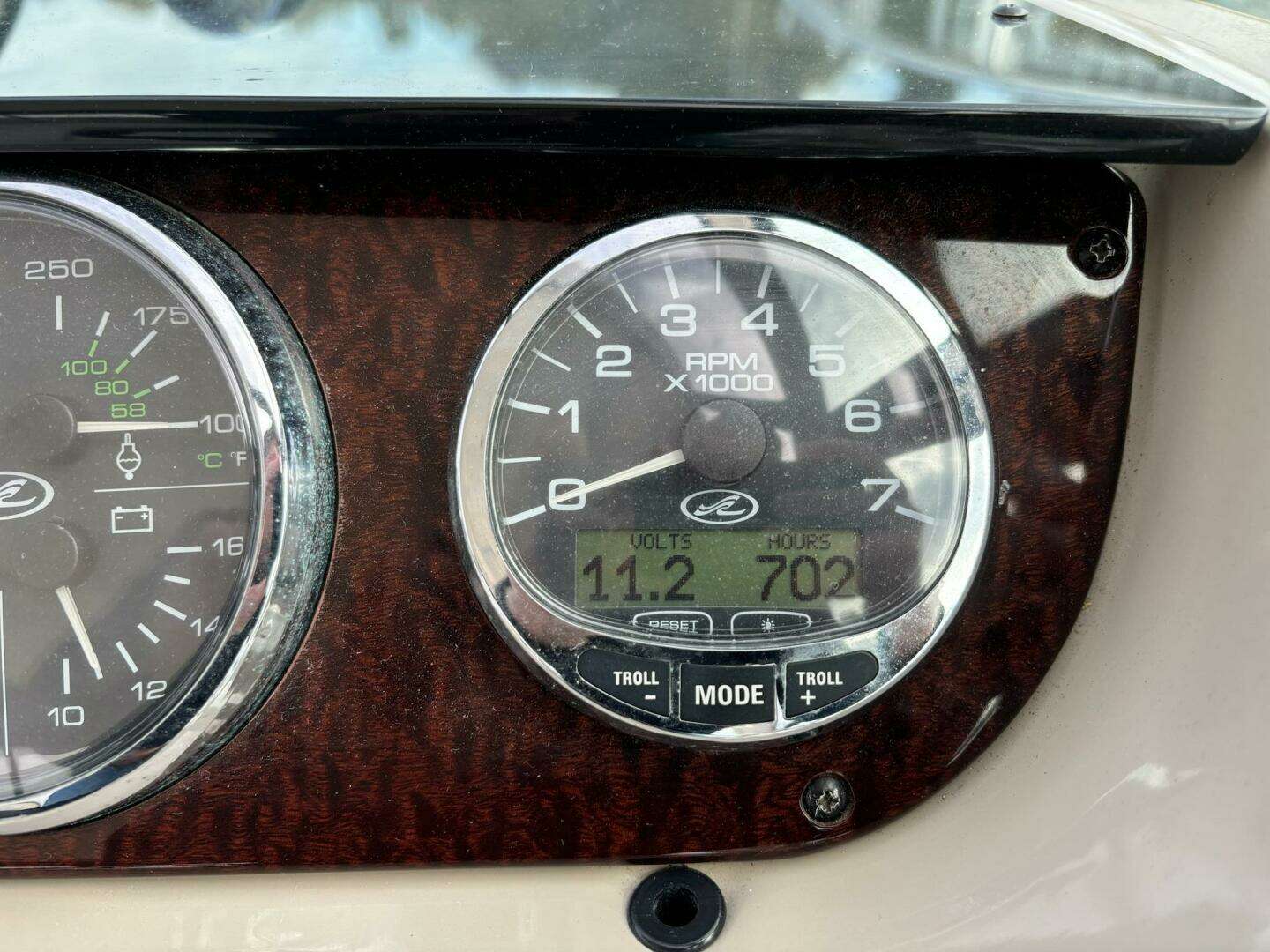 2009 Sea Ray SUNDANCER 350 - Image 16