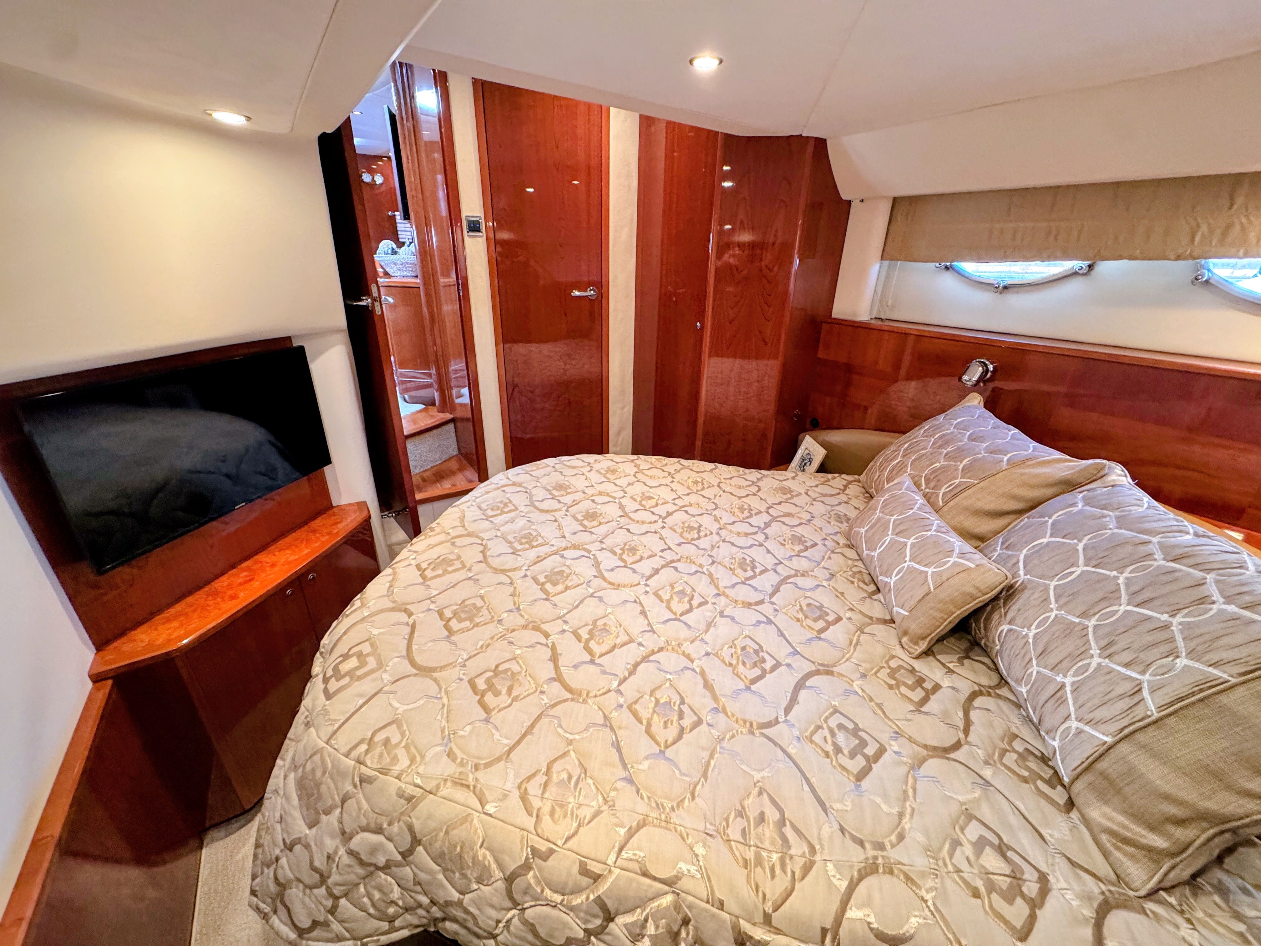 2004 Viking Princess V58 - 48