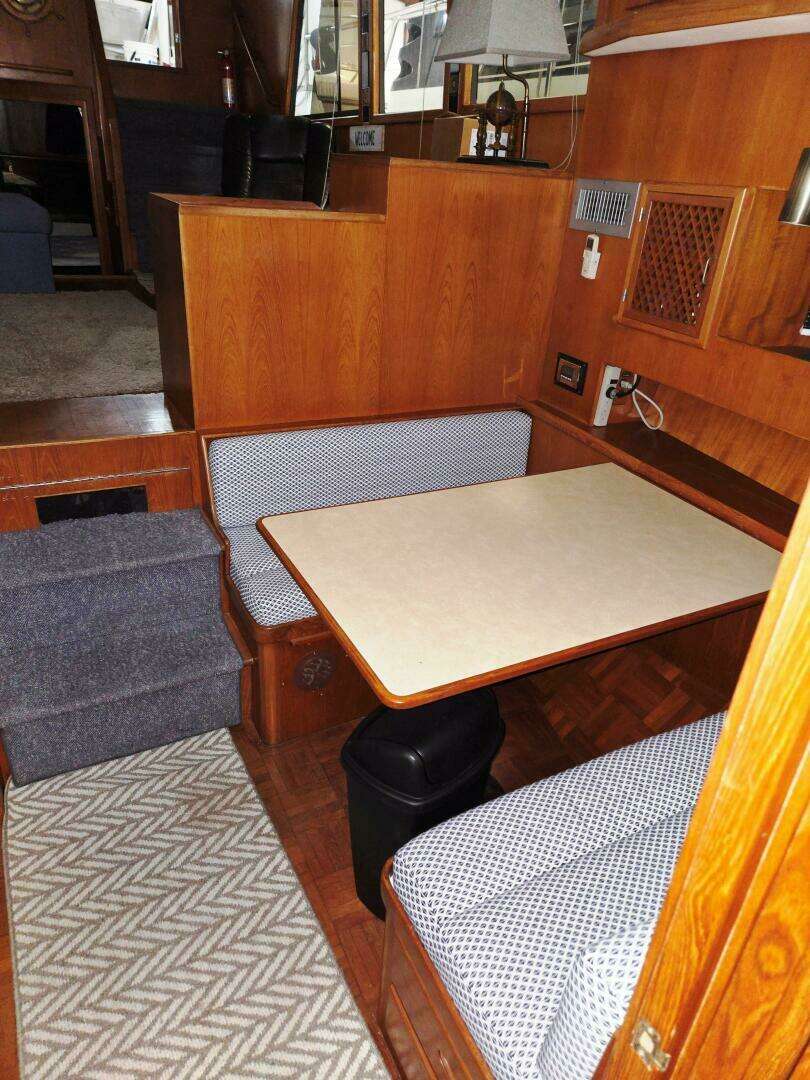 1989 Marine Trader 47 Cockpit Motor Yacht - Image 23
