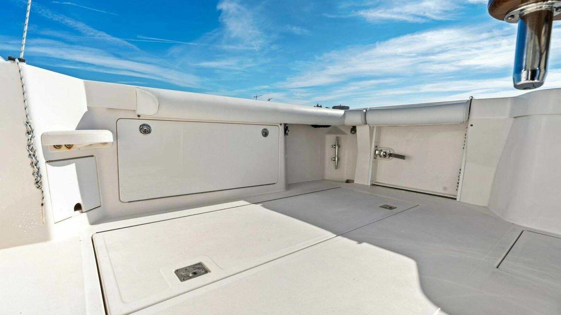 2005 Cabo 40 Express - Image 21