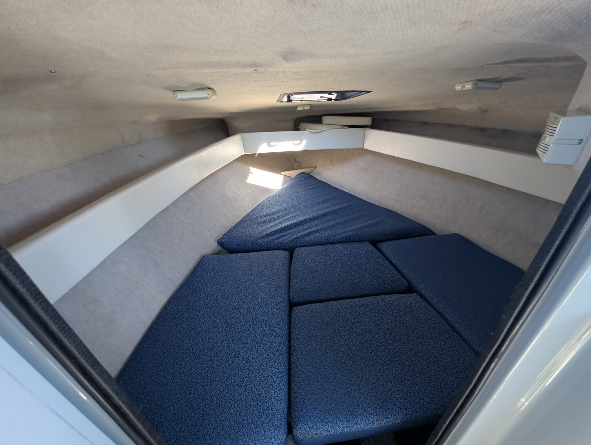 2006 Bayliner Capri Cuddy - 11