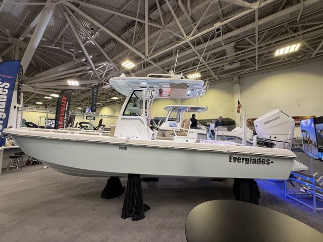 2026 Everglades 253 Center Console - 3