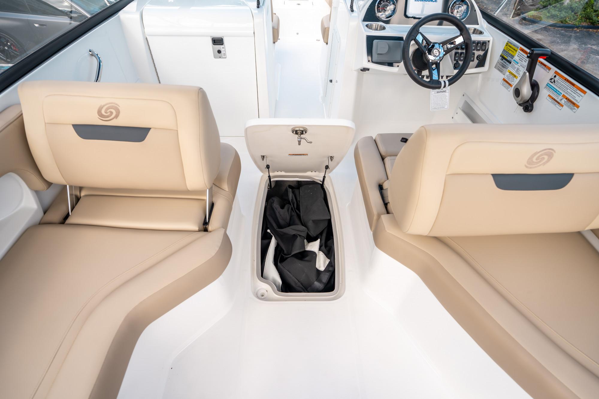 2025 Hurricane SunDeck 235 OB - 22