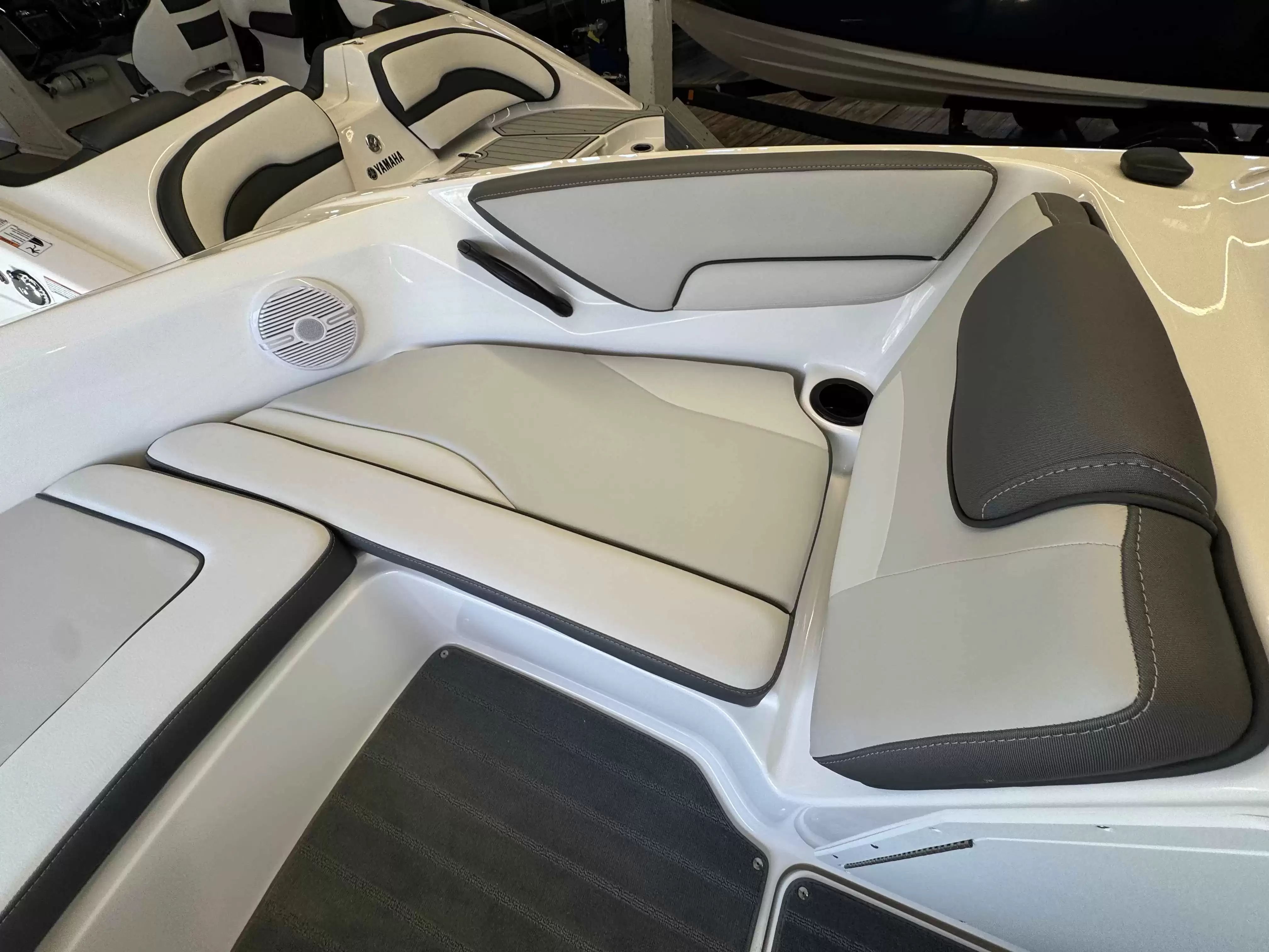 2026 Yamaha Boats AR190 - 17