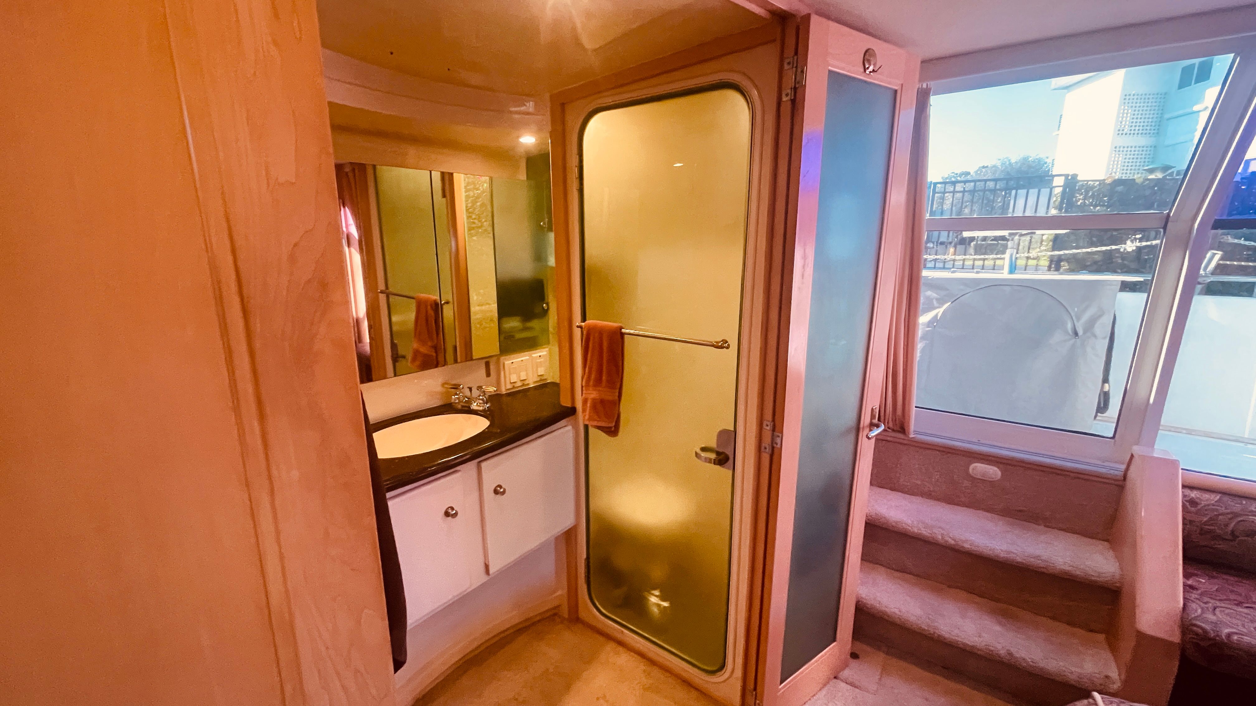1997 Carver 500 Cockpit Motor Yacht - 31