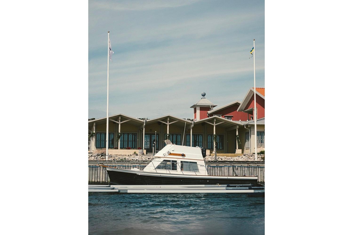Island Gypsy 32 boat from 1992 docked near waterfront buildings.