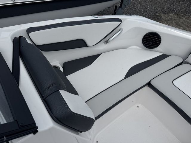 2025 Yamaha Boats 195S - 8