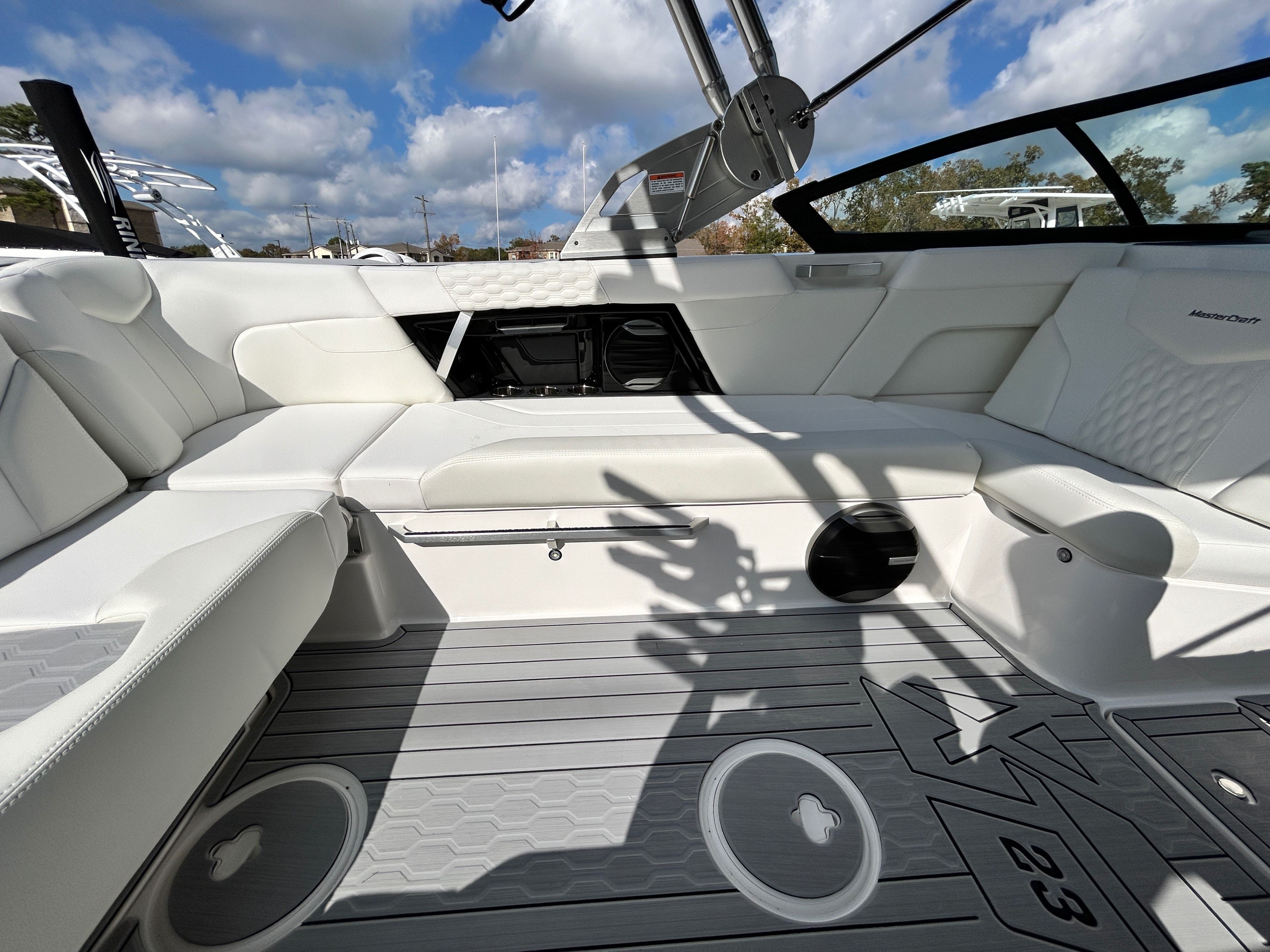 2026 MasterCraft XT23 - 25