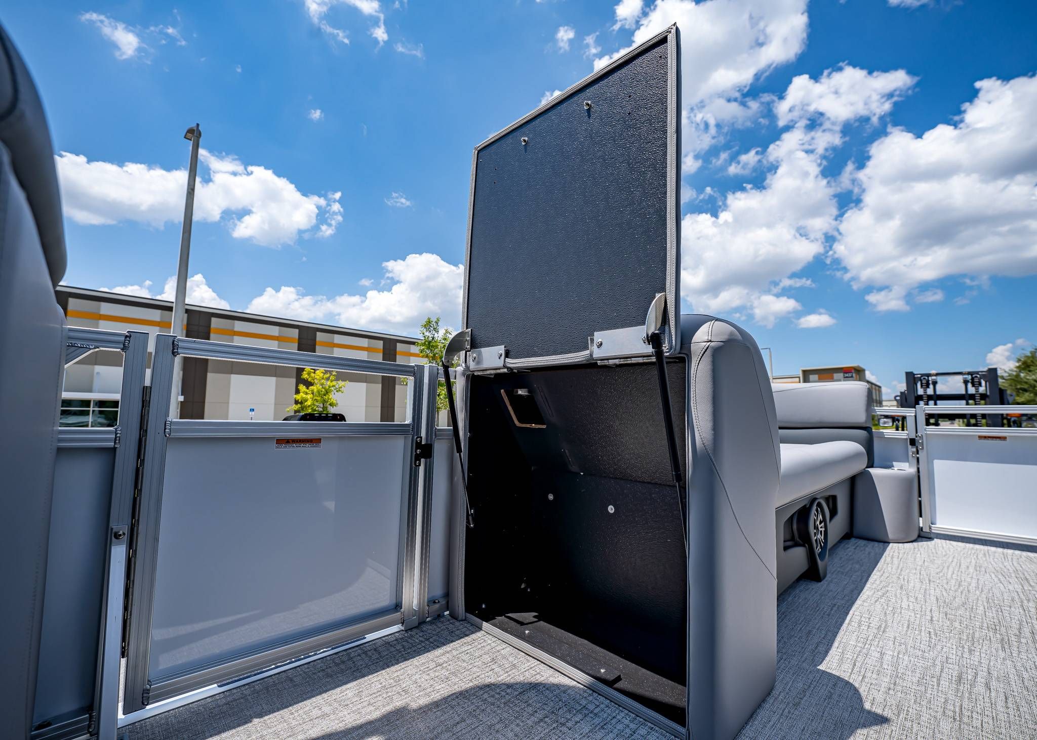 2025 Tahoe Pontoon SLT 23' Quad Lounge - 20