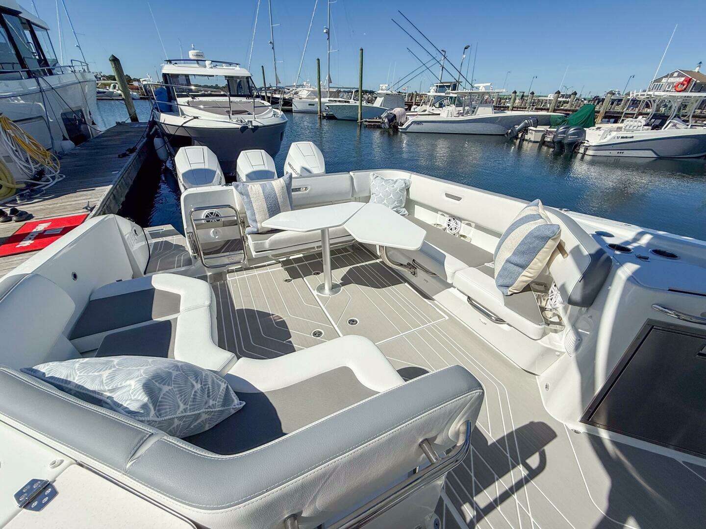 2026 Wellcraft 38 T-Top - Image 4