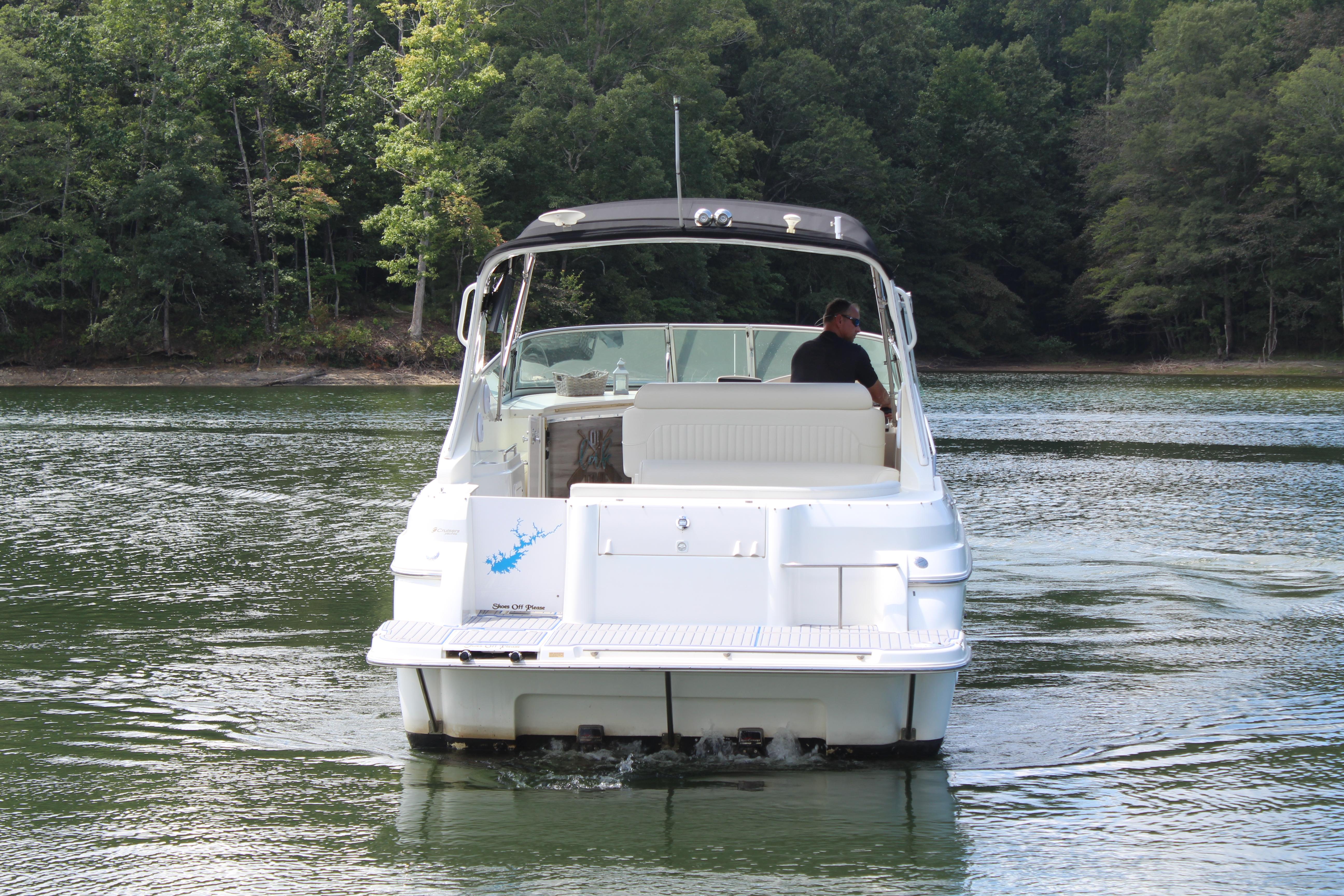 1999 Cruisers Yachts 3075 Rogue - 3