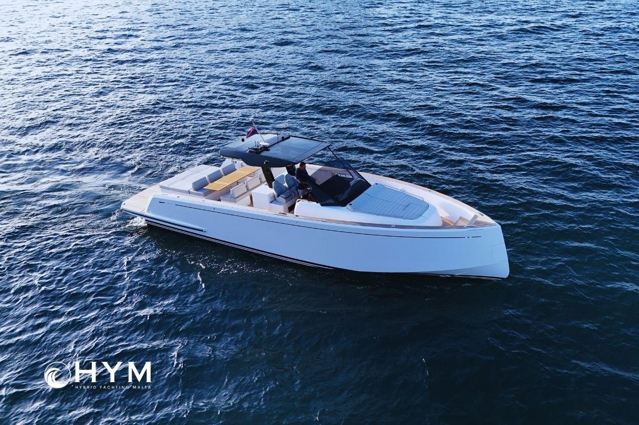 2022 Pardo Yachts 43 cruising on open water, showcasing sleek design and luxury.