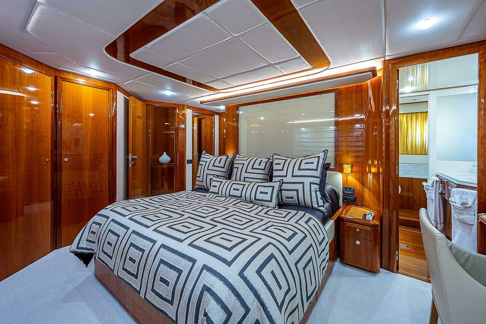 2006 Ferretti Yachts 830 - Image 81
