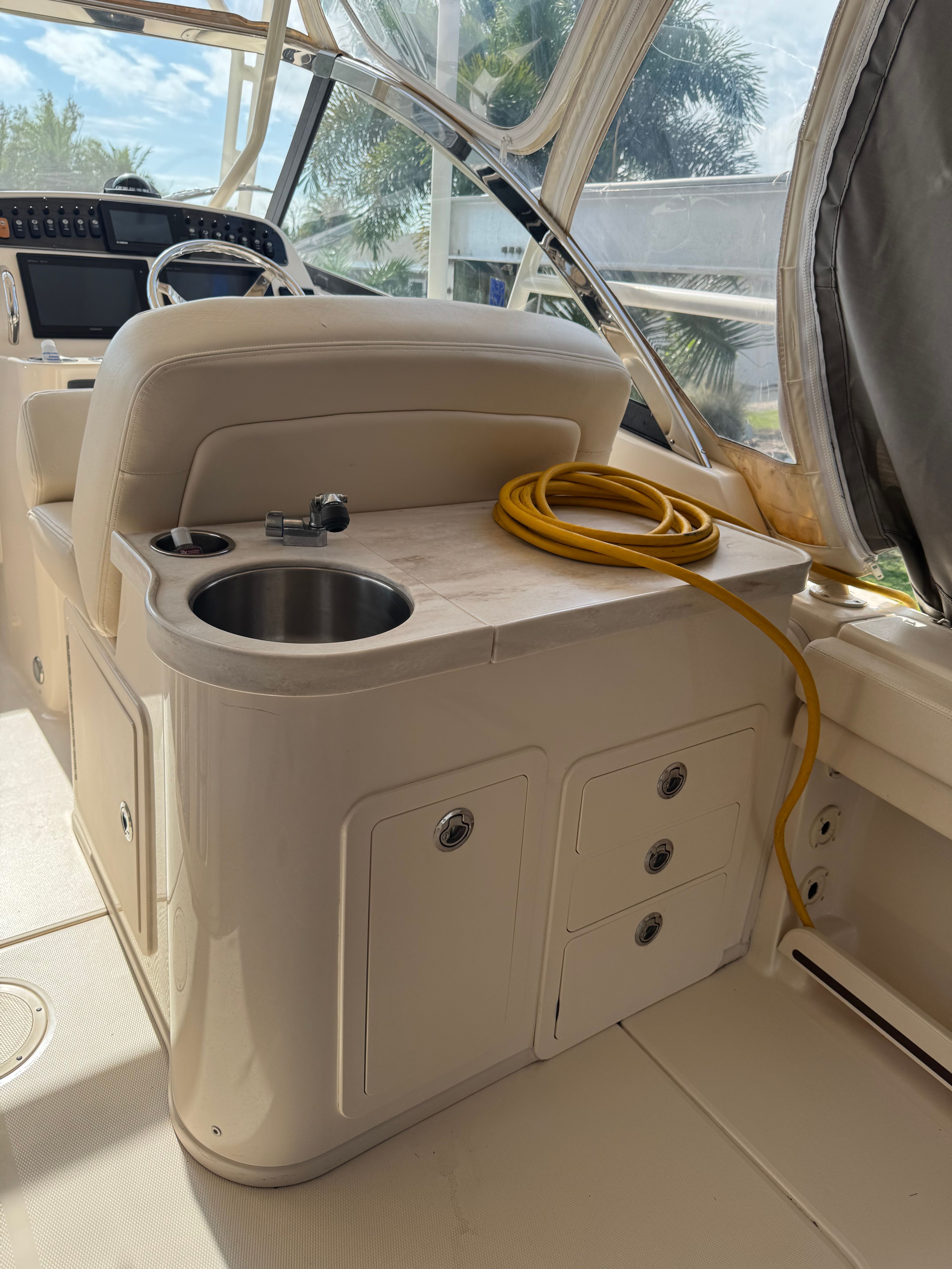 2016 Grady-White Freedom 307 - 8