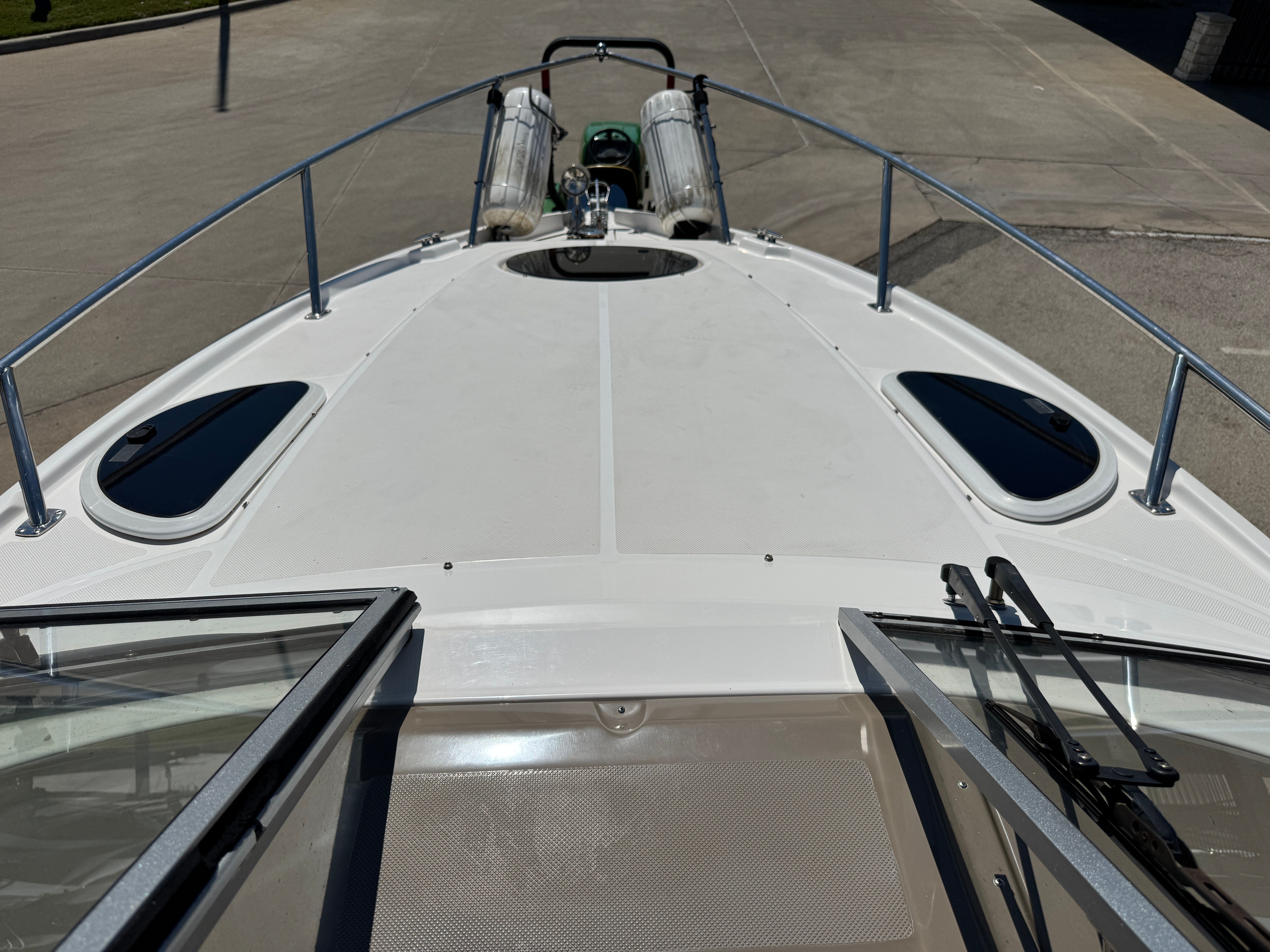 2016 REGAL 28 EXPRESS - Image 8