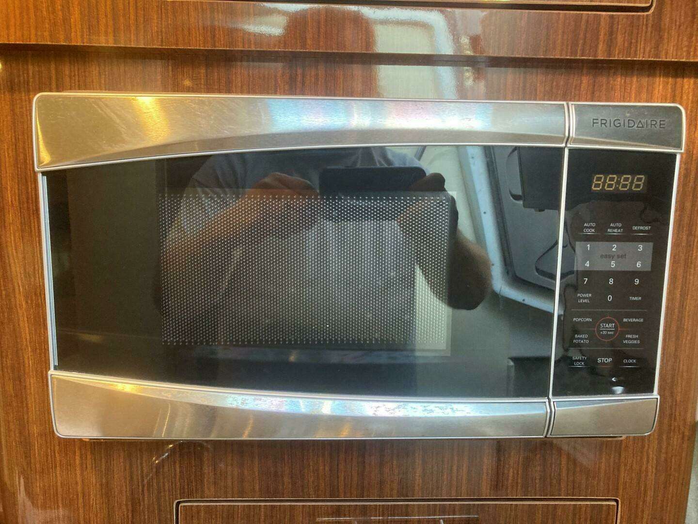 2015 Regal 28 Express - Image 26