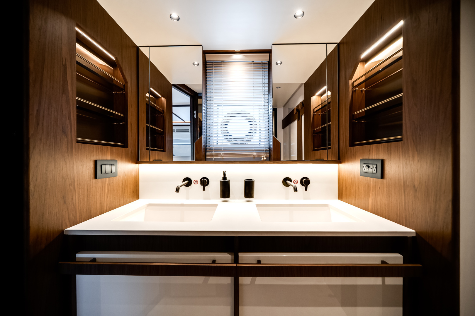 2026 Azimut Fly 72 - Image 26