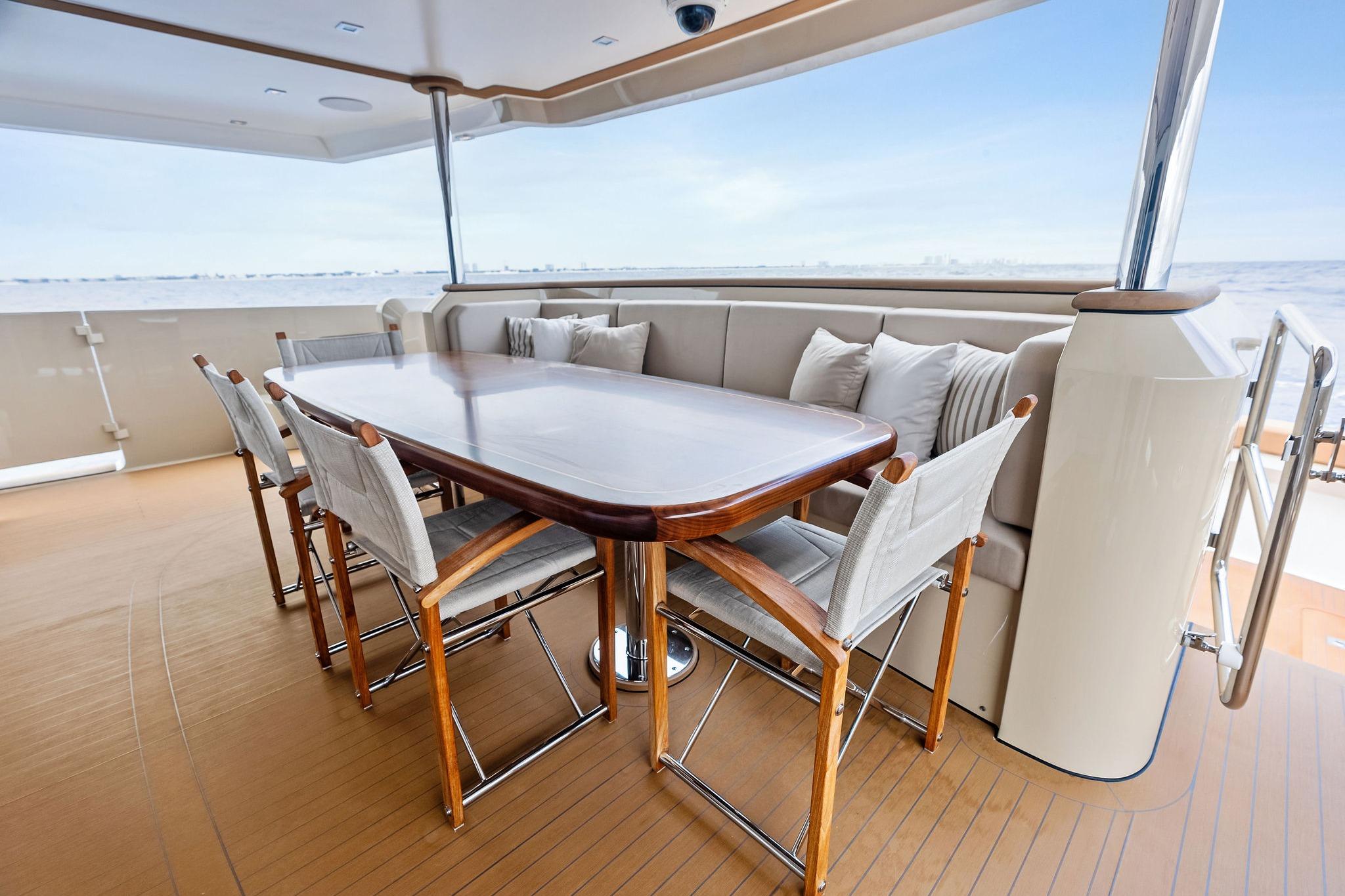 Aft deck settee and chairs