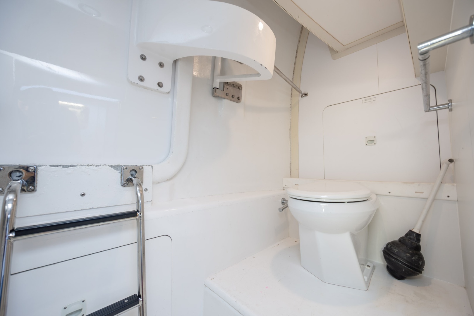 2008 Hatteras Motor Yacht - Image 11