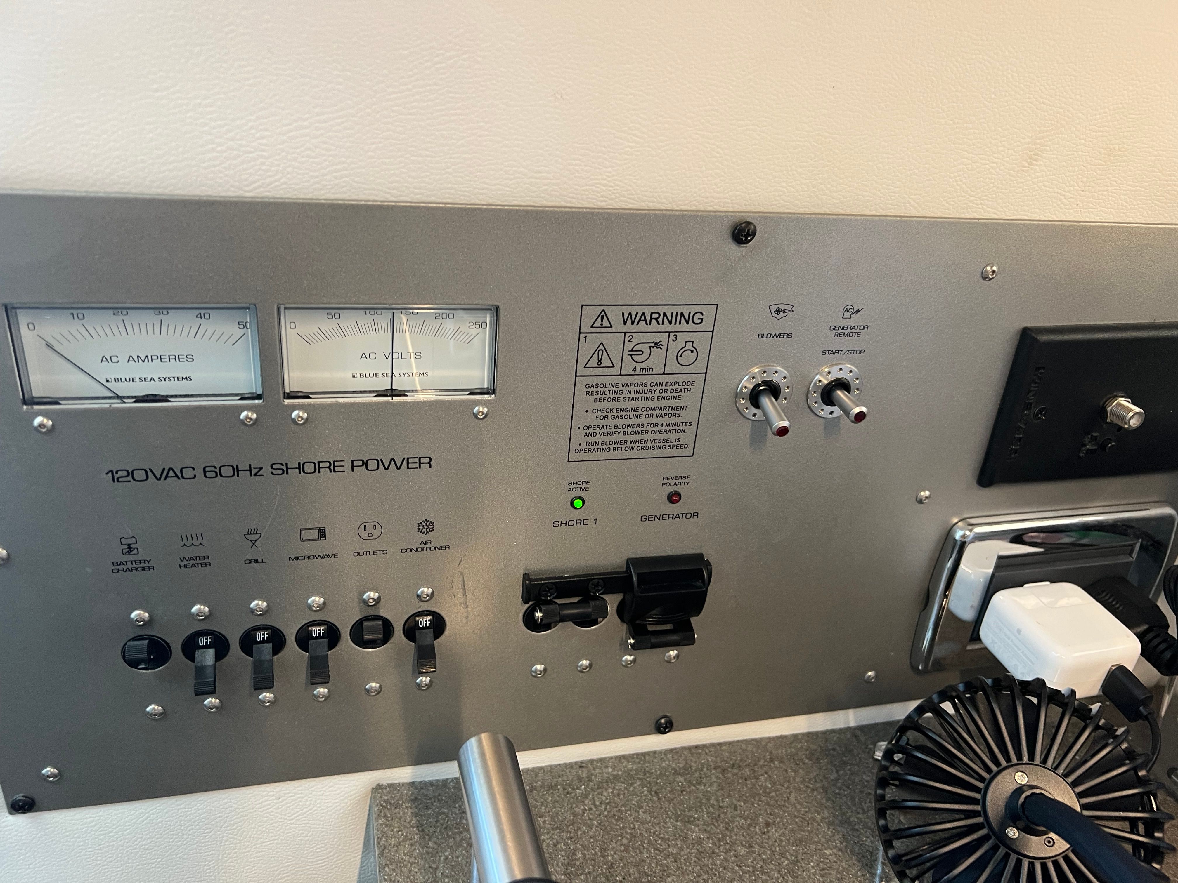 2023 Four Winns H350 - 12