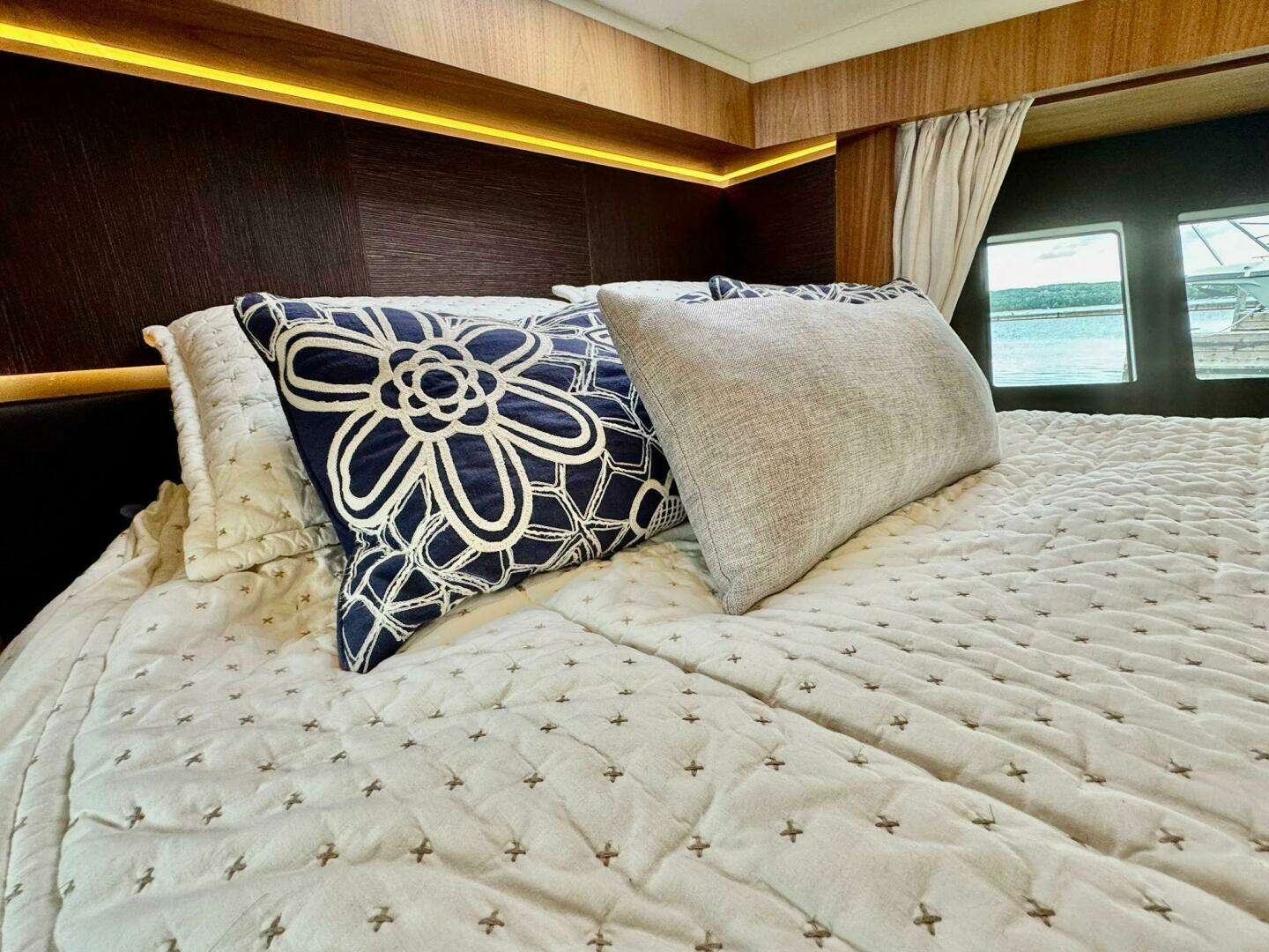2016 Absolute 45 Sport Yacht - Image 71