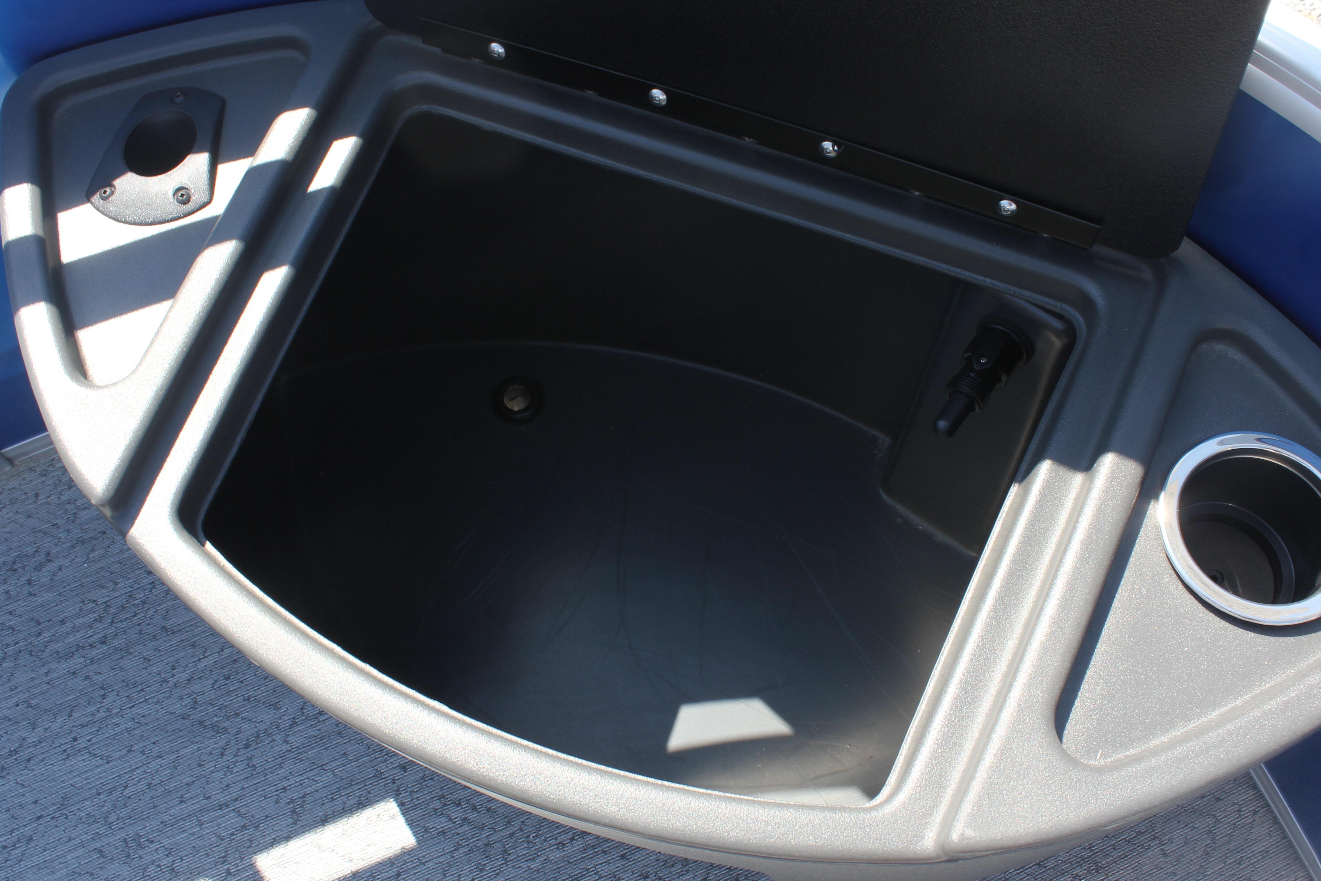 Livewell compartment on 2026 Sun Tracker Fishin' Barge 20 DLX pontoon boat.