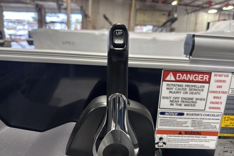 Throttle control lever on a 2026 Bennington 23 SSRSF boat with safety warnings.