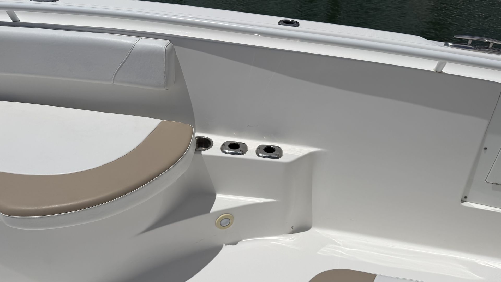 2017 Edgewater 320 CC - 51