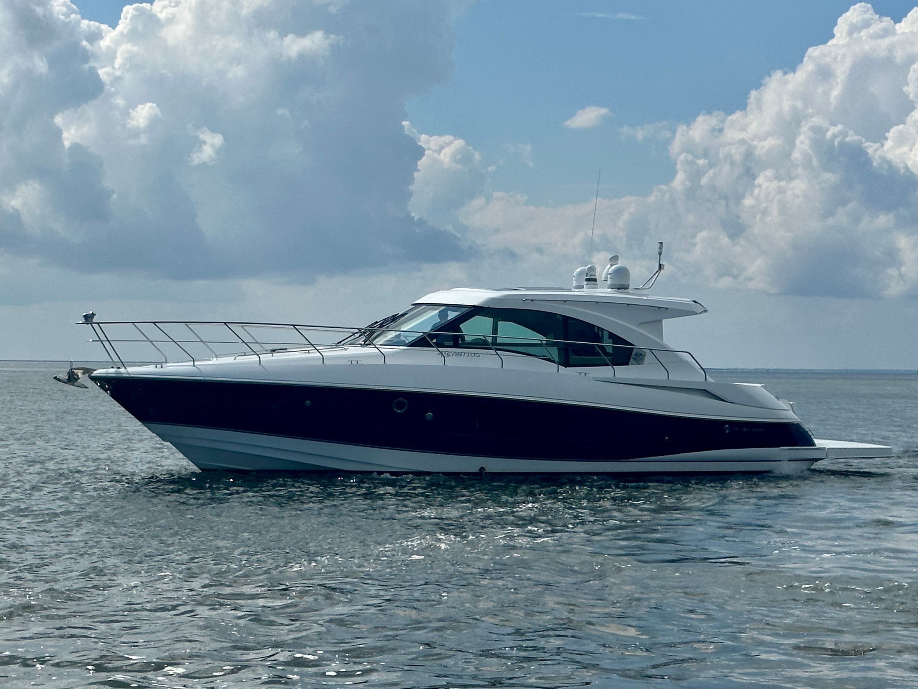 2016 Cruisers Yachts Cantius
