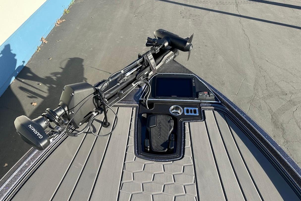 2026 Ranger Z521R boat with Garmin Cup equipment, featuring advanced navigation technology.