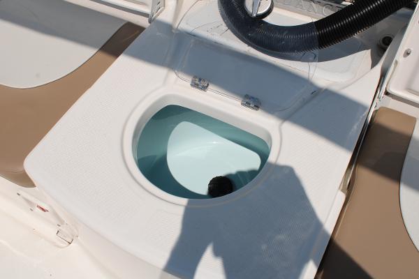 2023 Sundance DX20 boat livewell with open lid and hose.