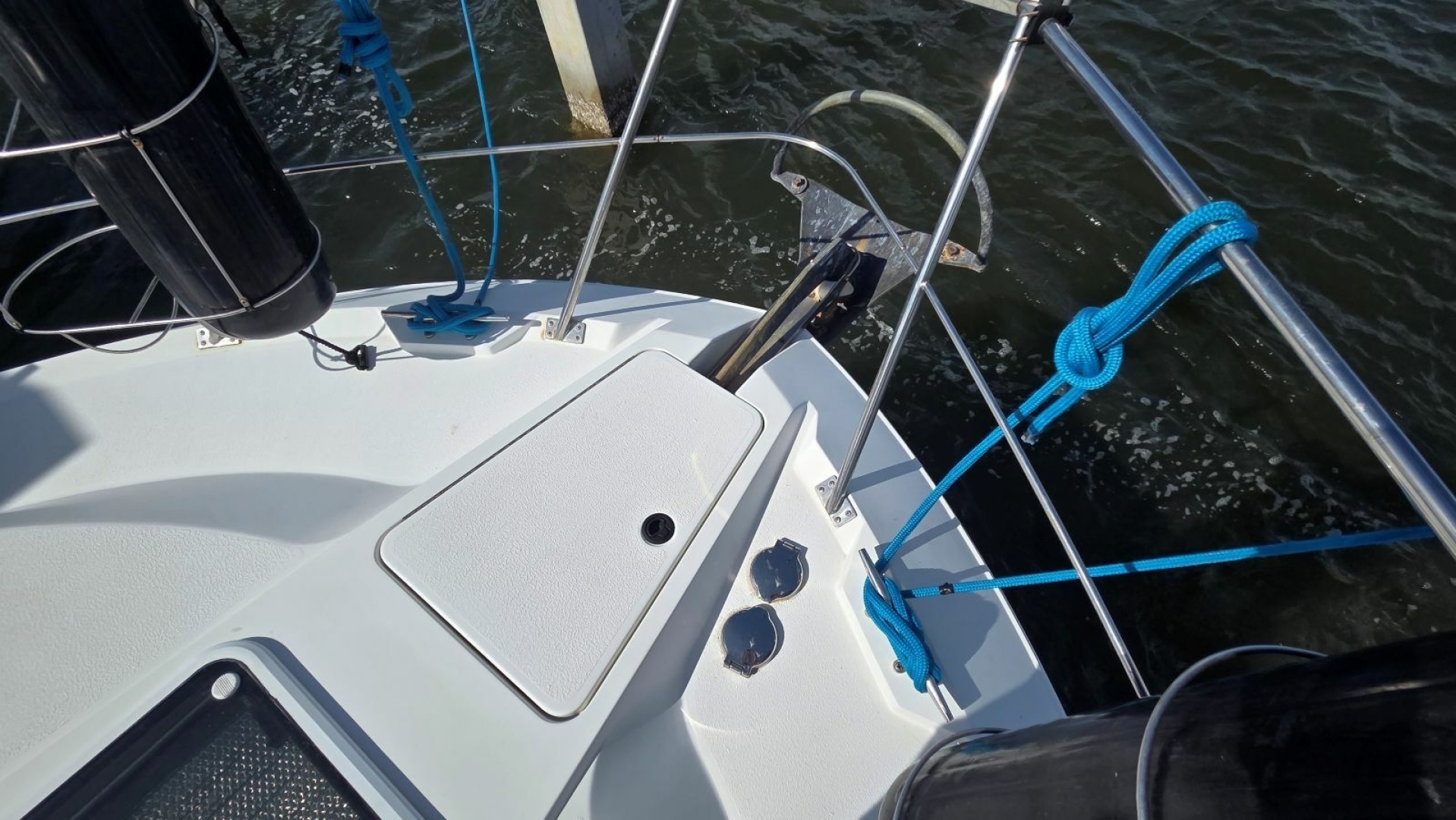 1998 Carver 405 Aft Cabin Motor Yacht - Image 26