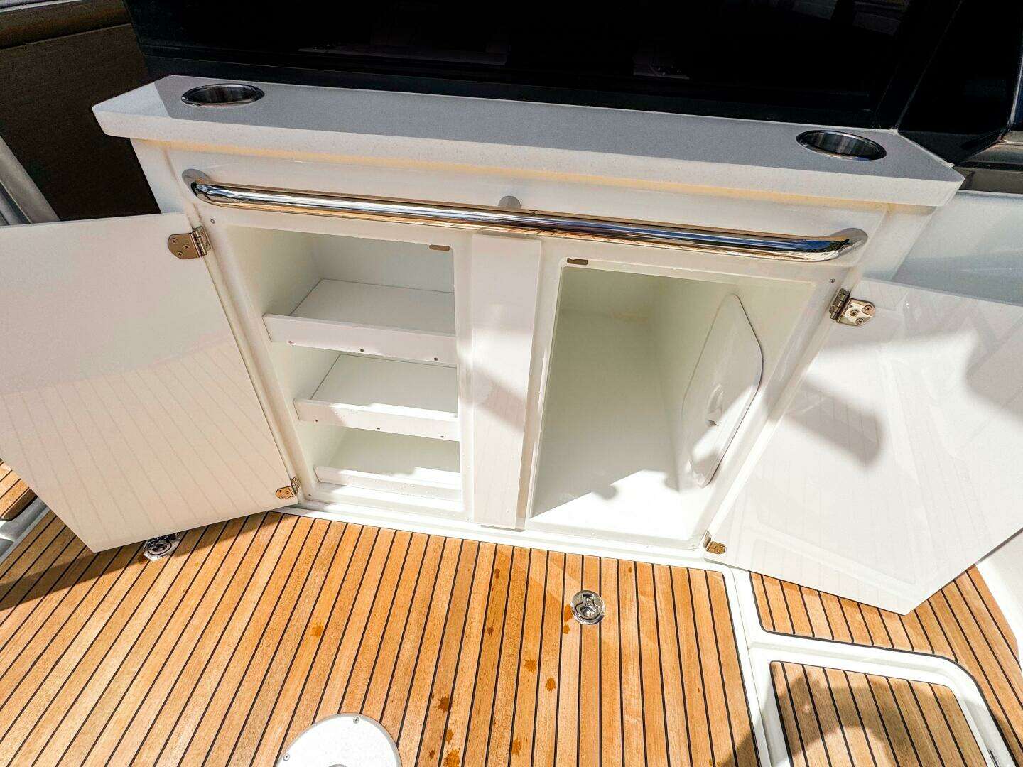 2025 Wellcraft 38 Explorer - Image 19