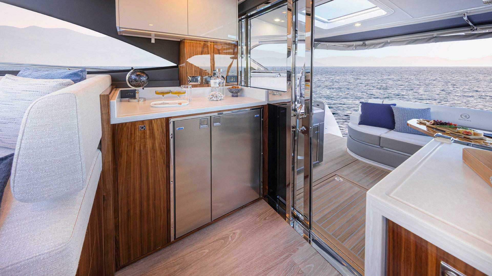 2026 Riviera 4600 Sport Yacht Platinum Edition - Image 10